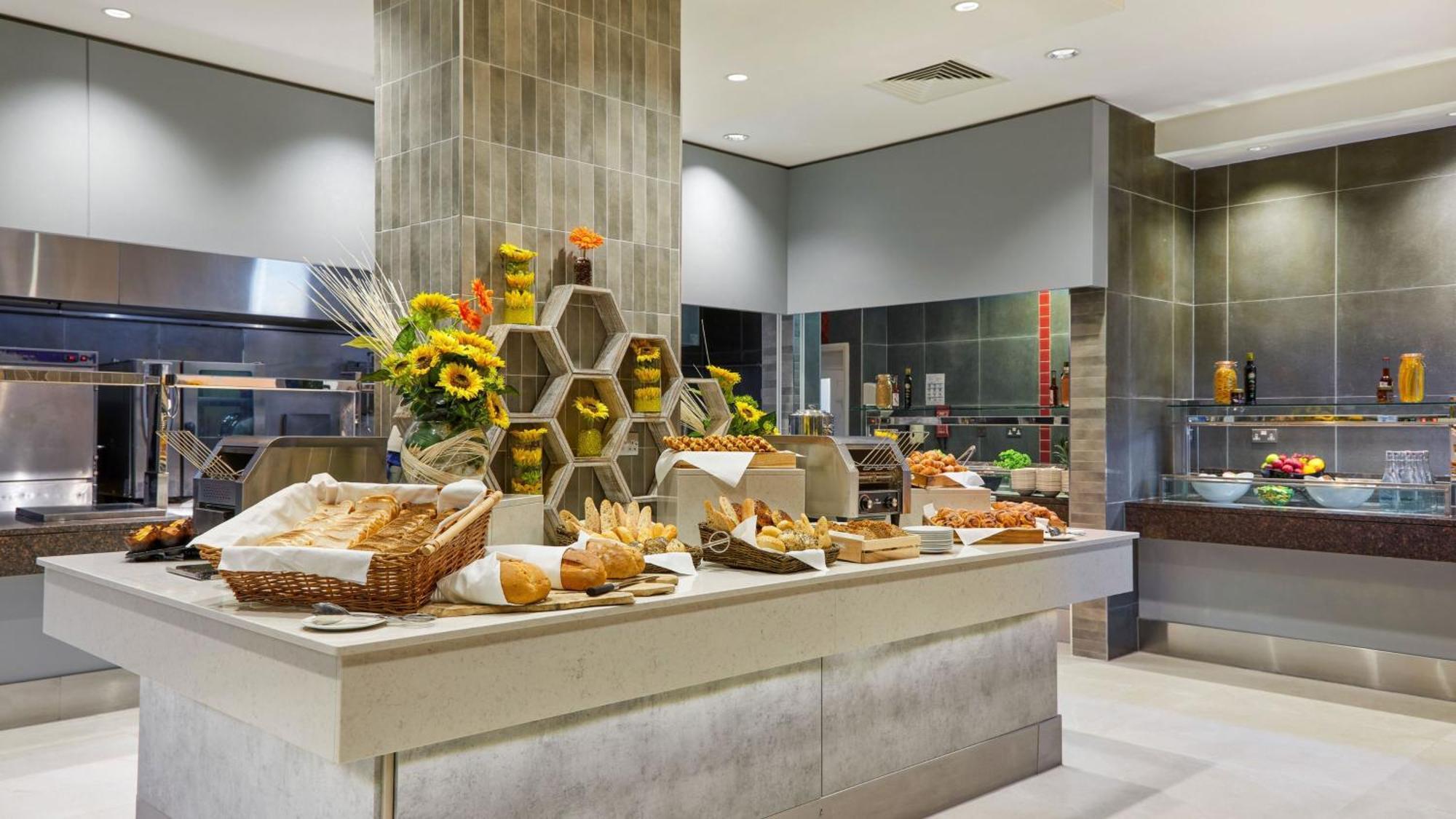 Hotel Crowne Plaza Dublin Blanchardstown By Ihg Exterior foto